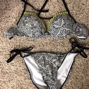 Adorable bikini! Black & white w/lime green trim!